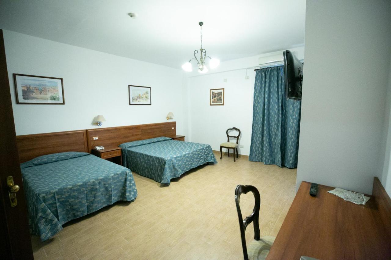 Hotel La Riva Giardini Naxos Eksteriør bilde