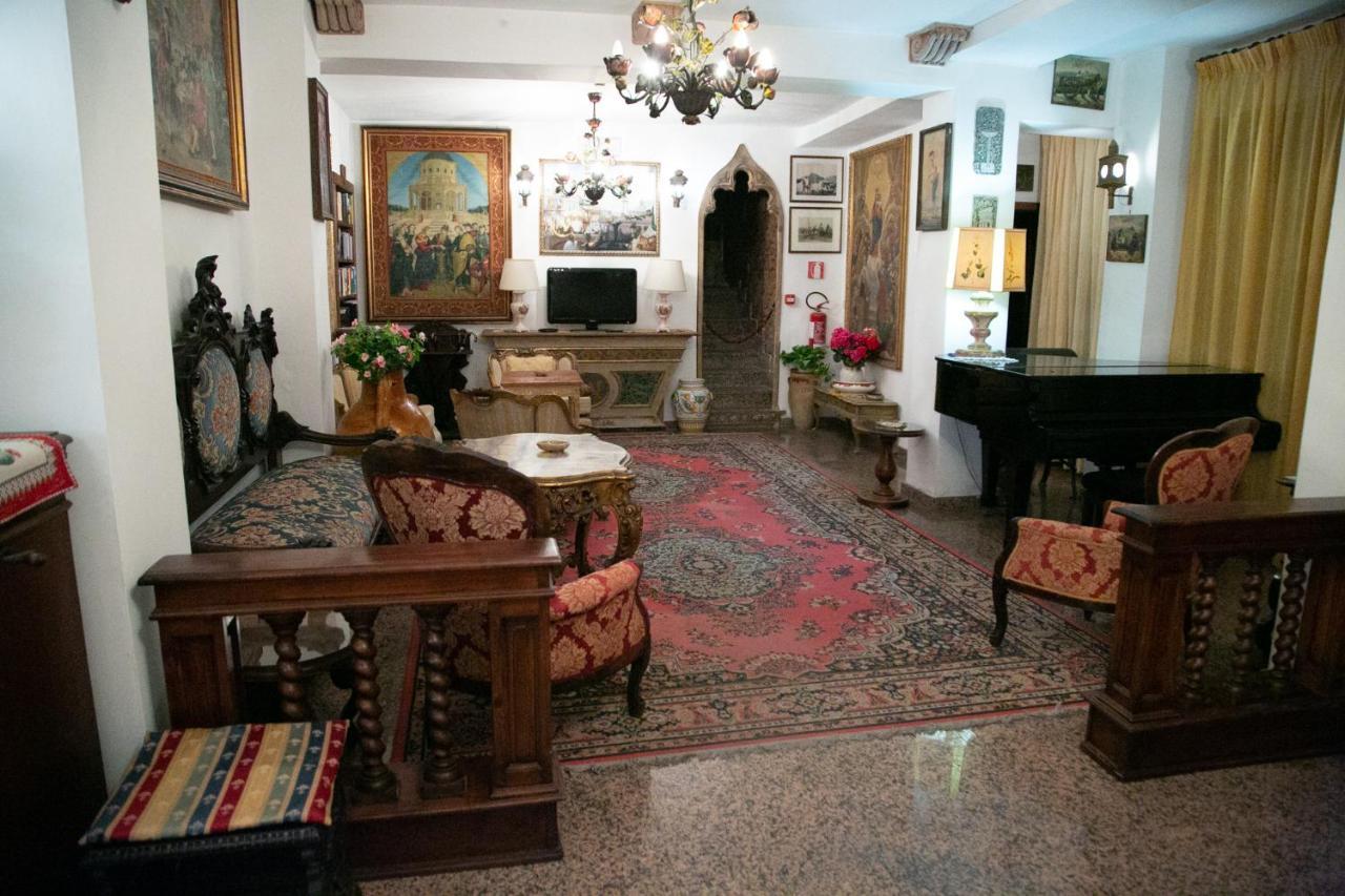 Hotel La Riva Giardini Naxos Eksteriør bilde