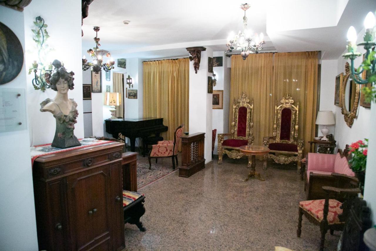 Hotel La Riva Giardini Naxos Eksteriør bilde
