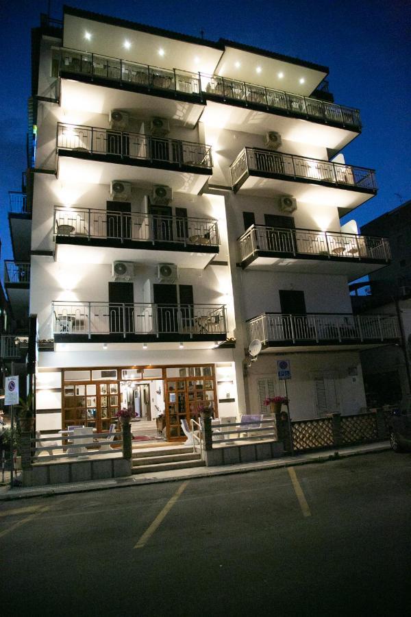 Hotel La Riva Giardini Naxos Eksteriør bilde