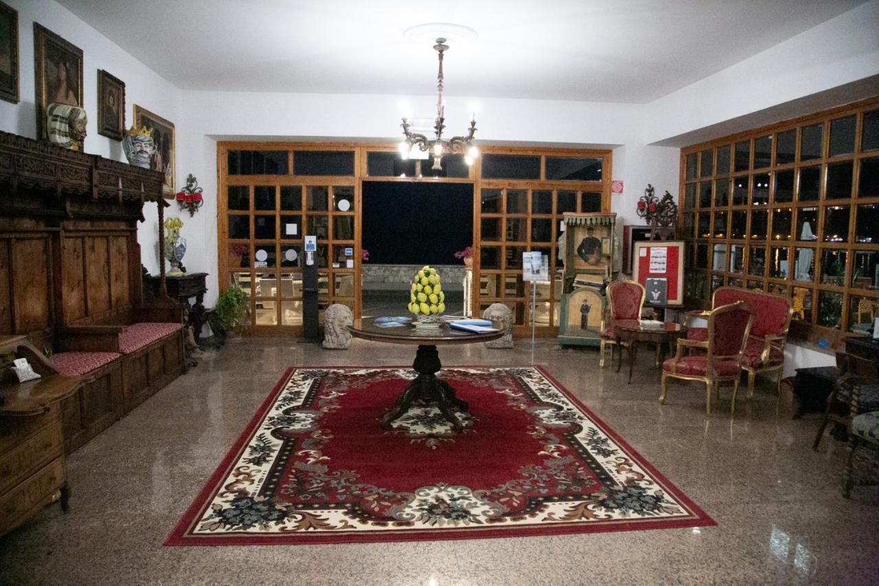 Hotel La Riva Giardini Naxos Eksteriør bilde