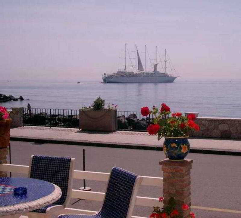 Hotel La Riva Giardini Naxos Eksteriør bilde