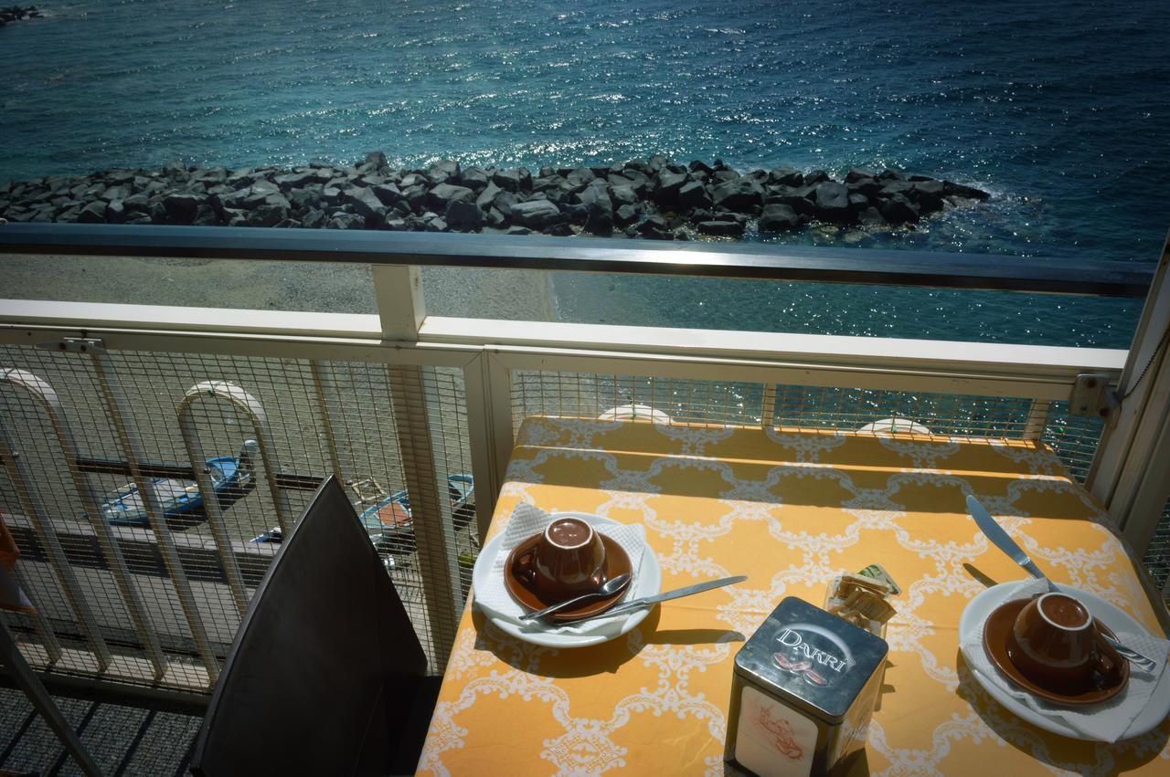 Hotel La Riva Giardini Naxos Eksteriør bilde