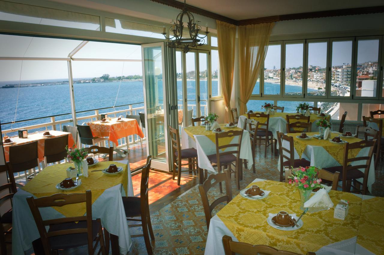 Hotel La Riva Giardini Naxos Eksteriør bilde