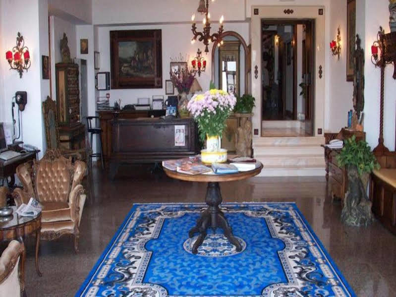 Hotel La Riva Giardini Naxos Eksteriør bilde