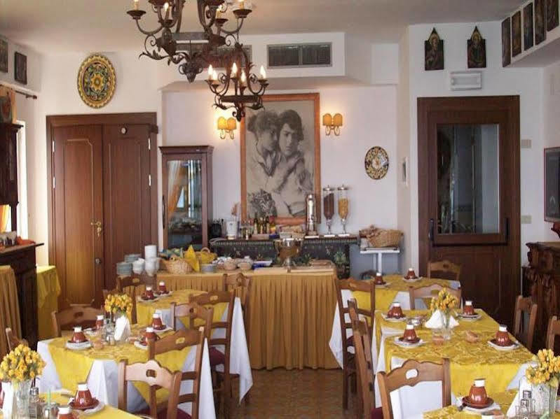 Hotel La Riva Giardini Naxos Eksteriør bilde