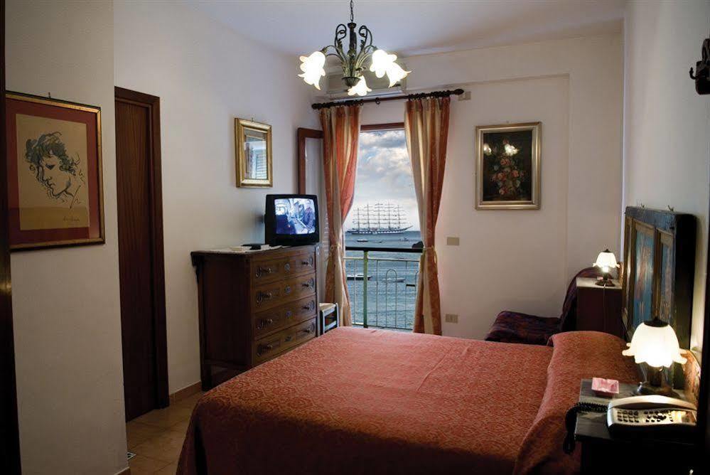 Hotel La Riva Giardini Naxos Eksteriør bilde