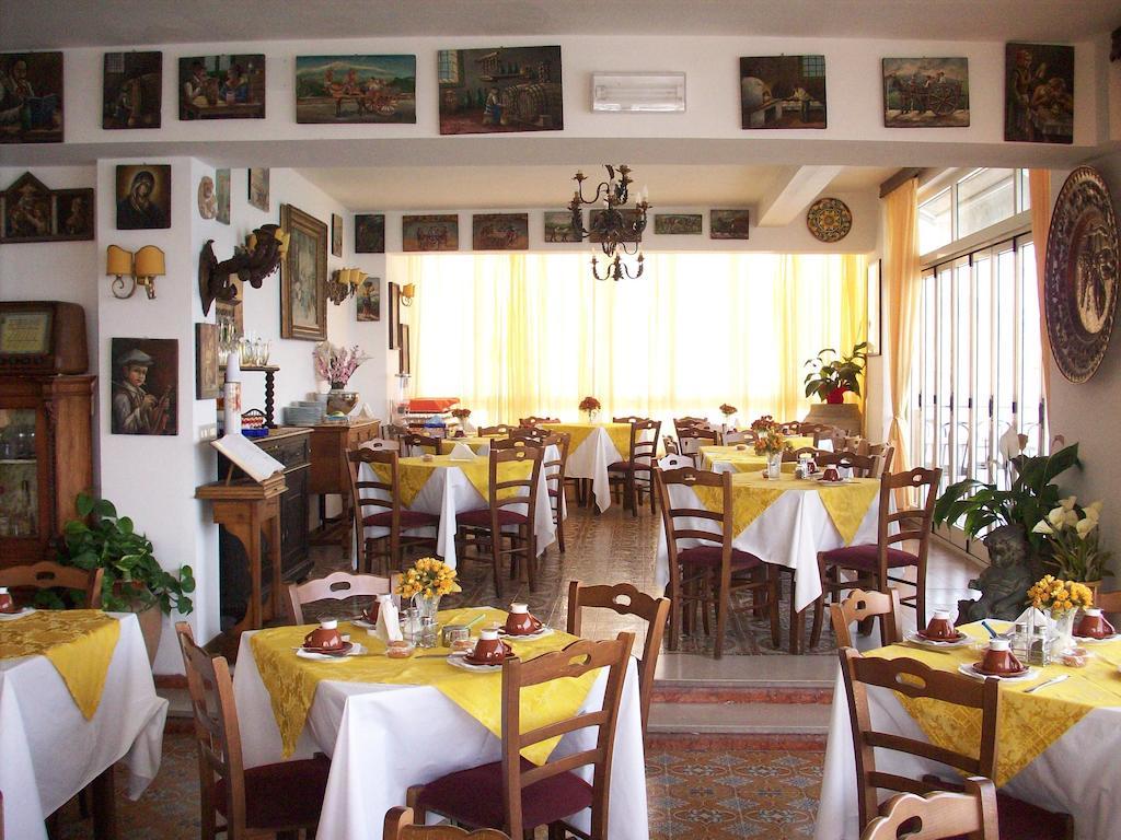 Hotel La Riva Giardini Naxos Eksteriør bilde
