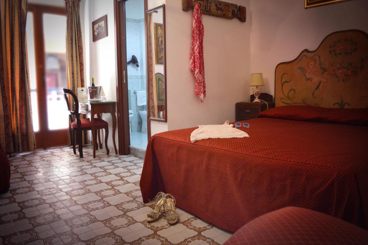 Hotel La Riva Giardini Naxos Eksteriør bilde