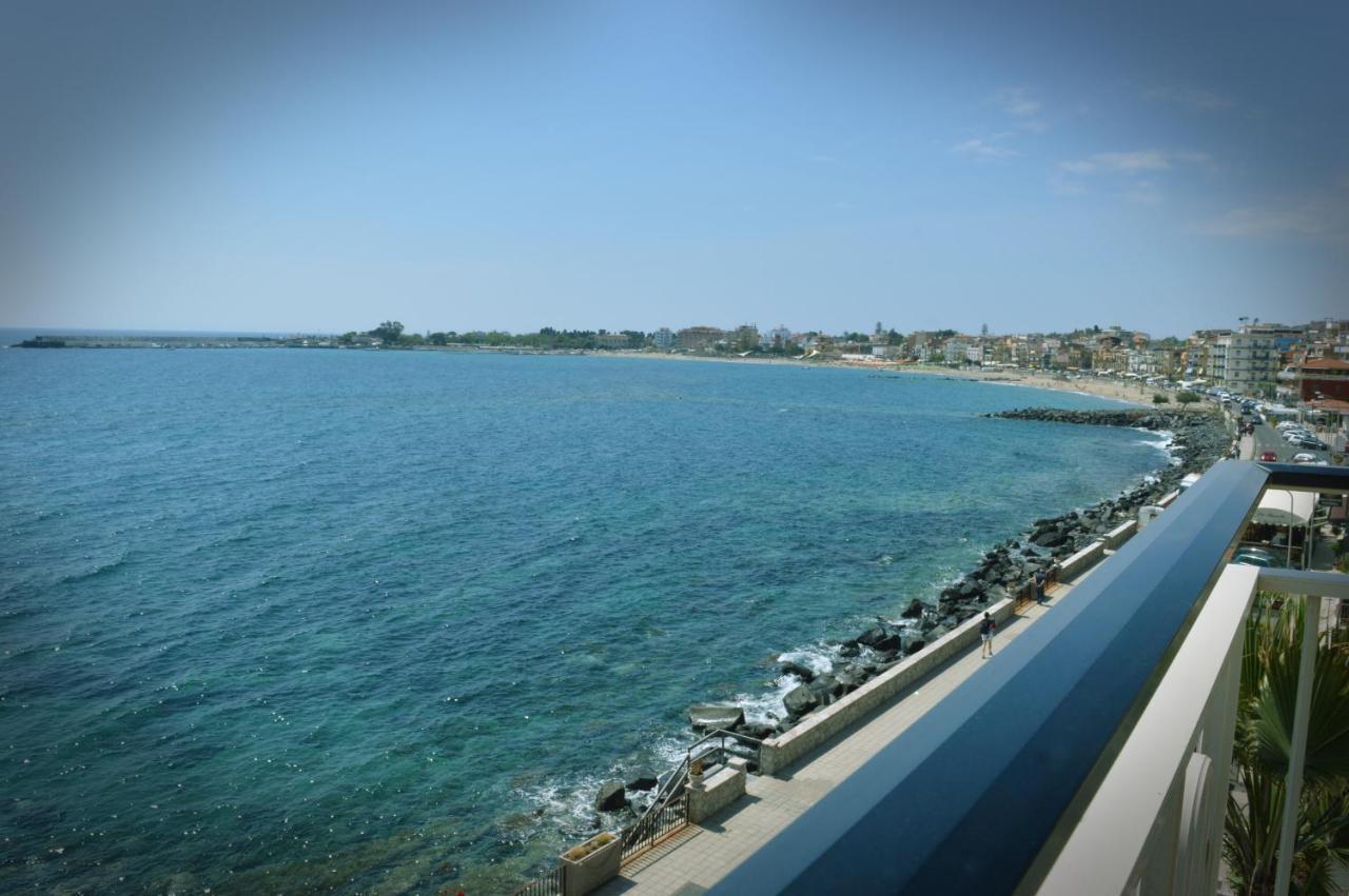 Hotel La Riva Giardini Naxos Eksteriør bilde
